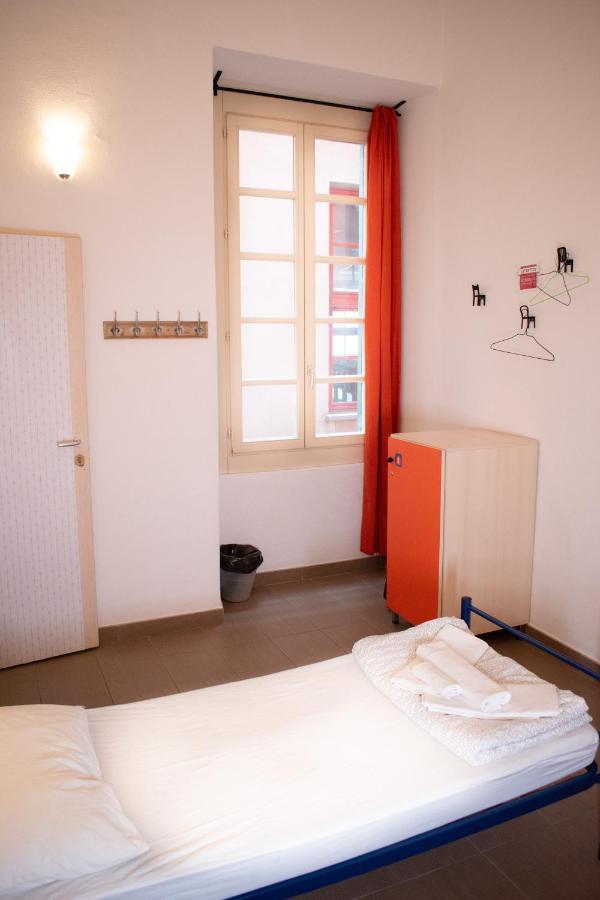Abbey Hostel Генуя Экстерьер фото