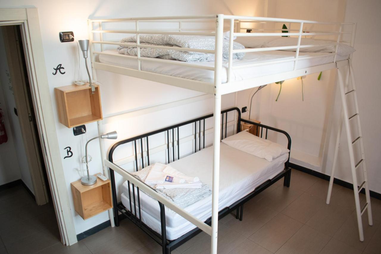 Abbey Hostel Генуя Экстерьер фото