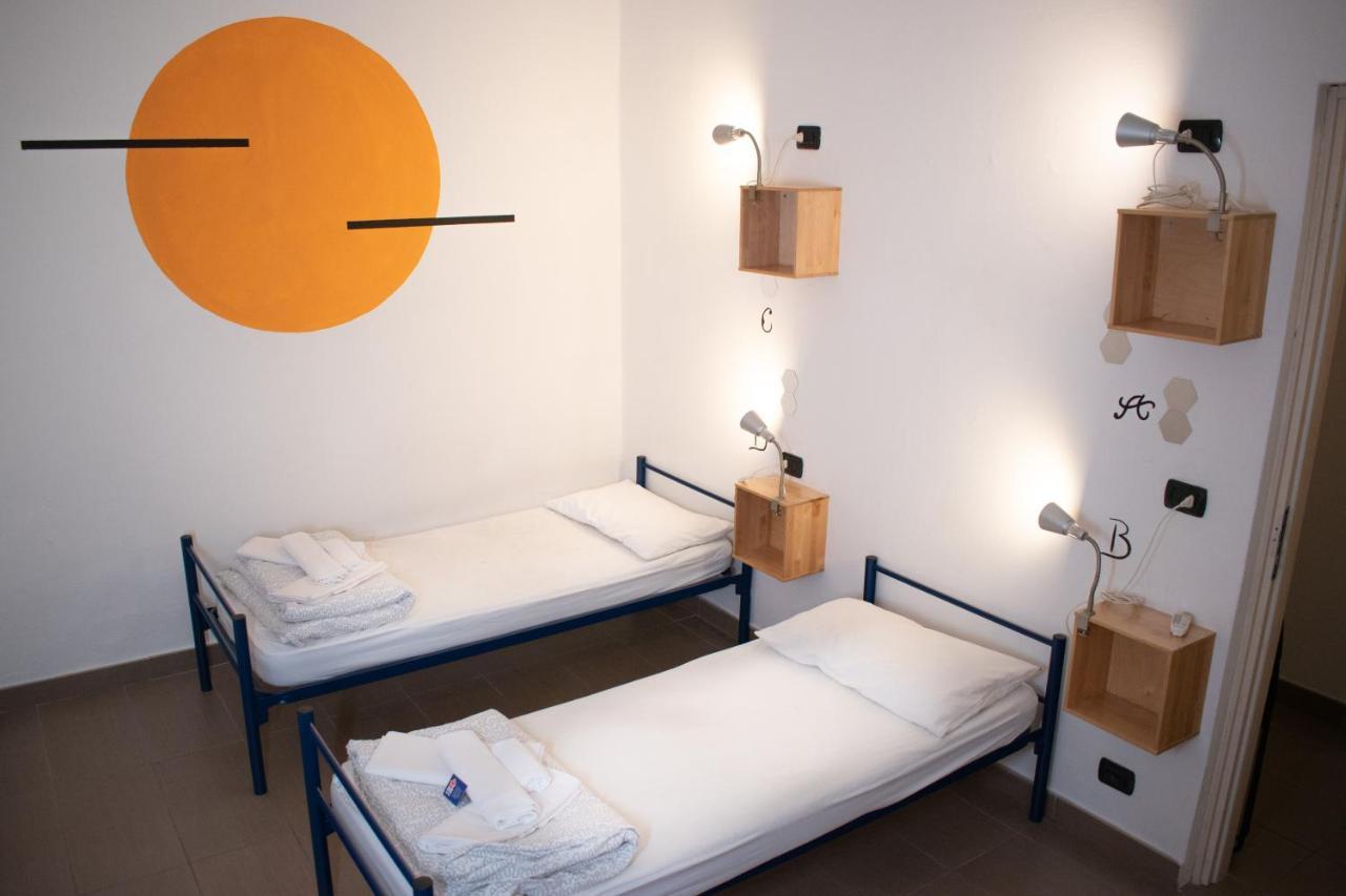 Abbey Hostel Генуя Экстерьер фото