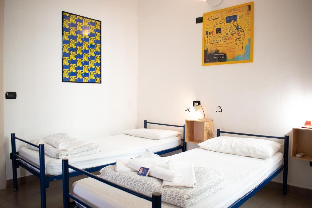 Abbey Hostel Генуя Экстерьер фото