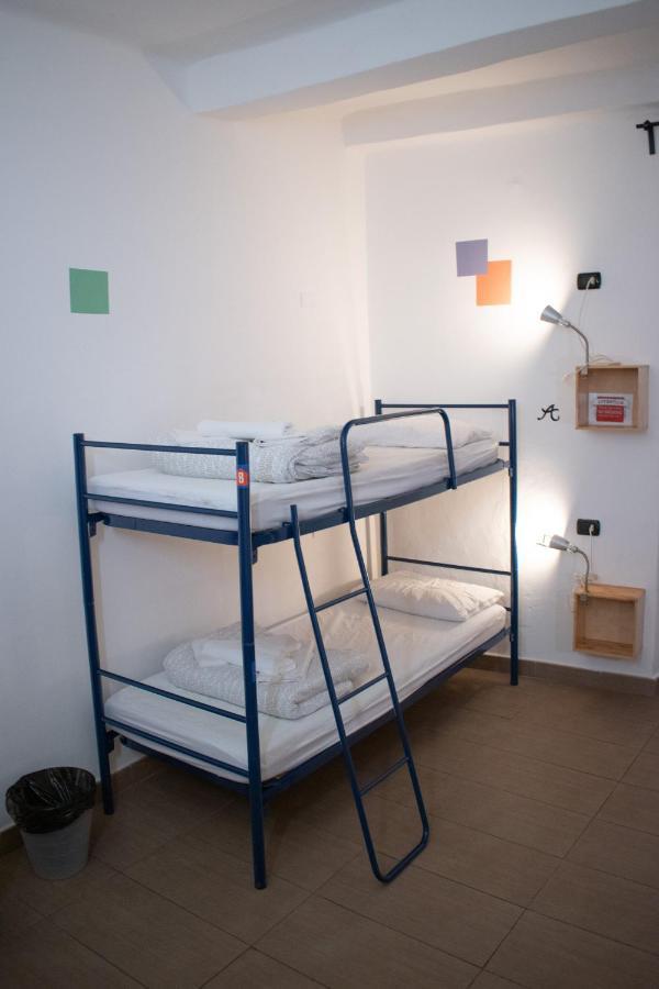 Abbey Hostel Генуя Экстерьер фото
