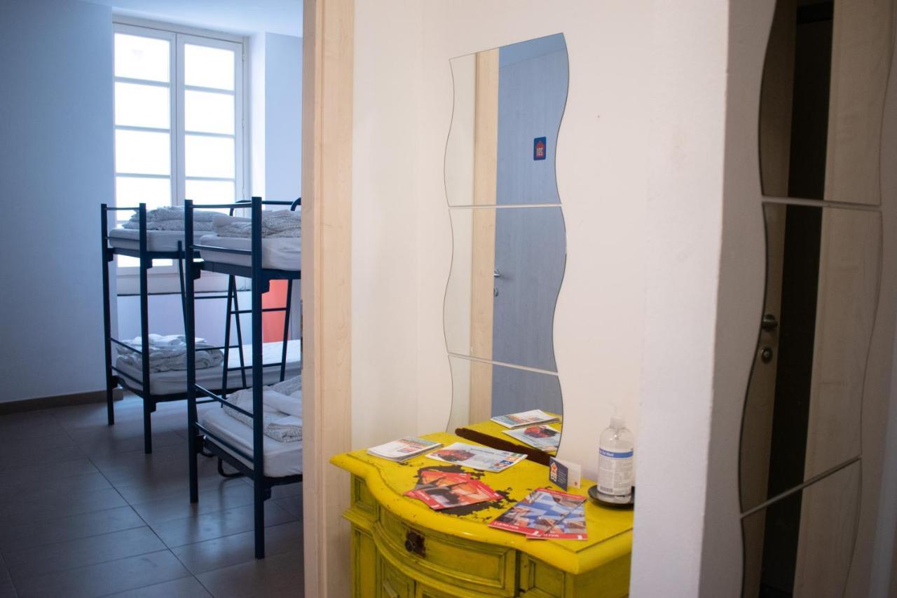 Abbey Hostel Генуя Экстерьер фото