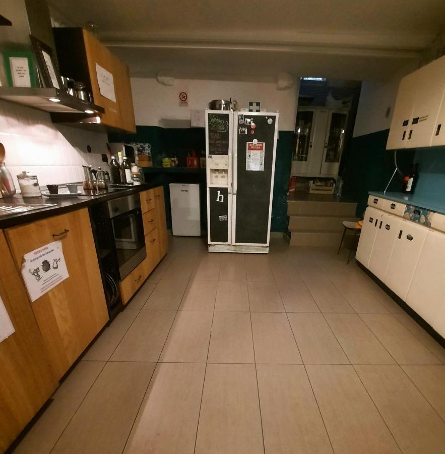 Abbey Hostel Генуя Экстерьер фото