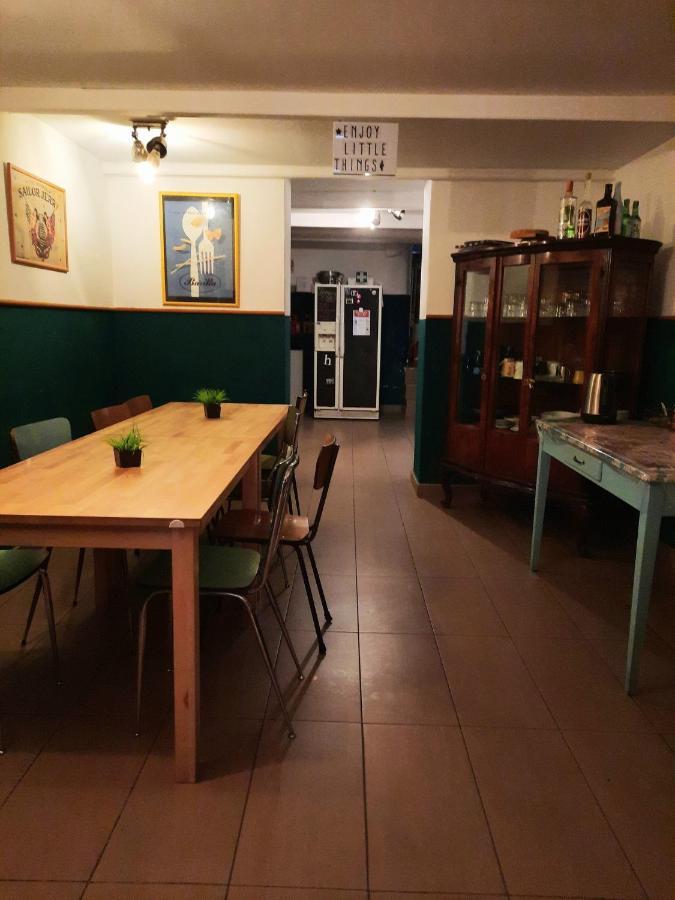 Abbey Hostel Генуя Экстерьер фото